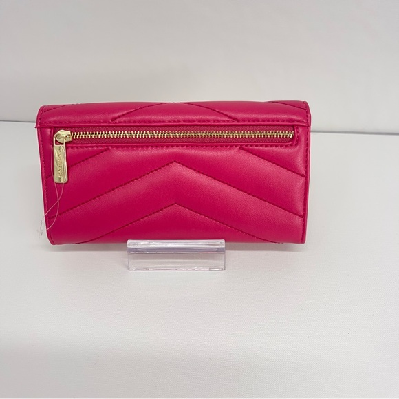 Michael Kors Quilted Trifold Wallet Electric Pink
NWT - Picture 2 of 5